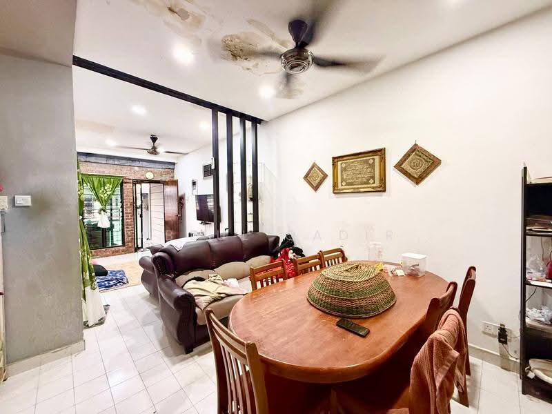 Rumah Teres 1-Tingkat untuk Dijual di Bandar Baru Bangi (Selangor) - Abdul Qadir - Living Room - PropertyGuru.com.my