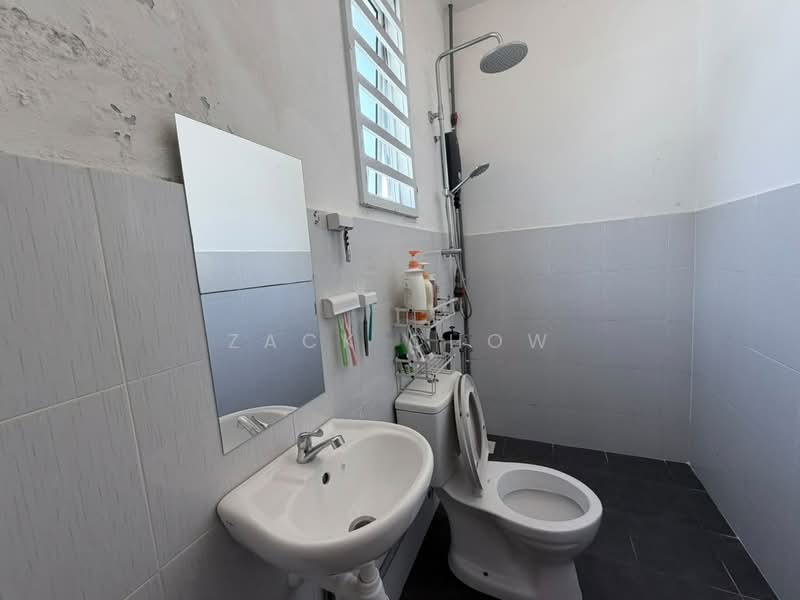 2-storey Terraced House for Sale in Senai (Kulai) - Zack Chow - Bathroom - PropertyGuru.com.my