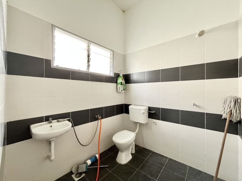Rumah Kluster untuk Dijual di Bidor (Perak) - Joel Lee - Bathroom - PropertyGuru.com.my