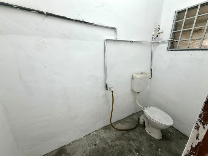 2-storey Terraced House for Sale in Taman Puteri Wangsa (Ulu Tiram) - Daniel Yong - Bathroom - PropertyGuru.com.my