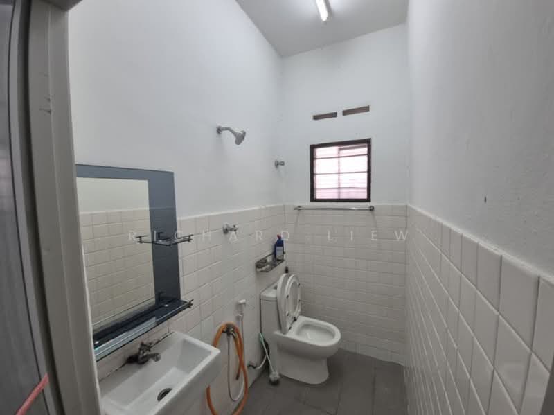 2-storey Terraced House for Sale in SS2 (Petaling Jaya) - Richard Liew - Bathroom - PropertyGuru.com.my