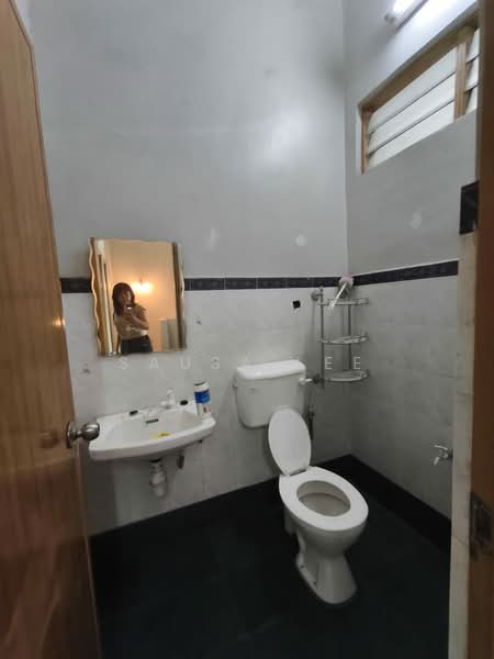 Rumah Teres 2 Tingkat untuk Disewa di Taman Impian Jaya (Senai) - Sausa Lee - Bathroom - PropertyGuru.com.my