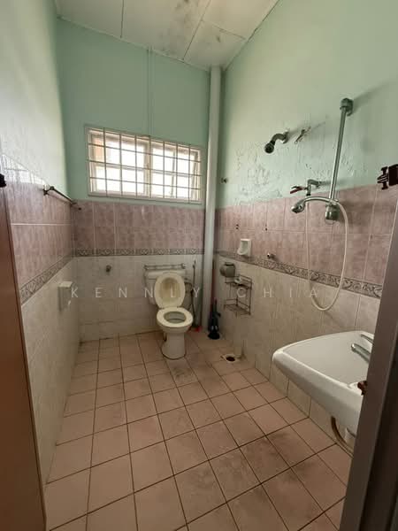 2-storey Terraced House for Rent in Bandar Putra (Kulai) - Kennly Chia - Bathroom - PropertyGuru.com.my