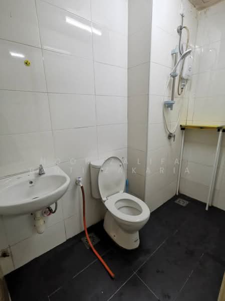 Service Residence for Rent at Vista Alam Serviced Apartment - Noor Zalifa Binti Zakaria - Bathroom - PropertyGuru.com.my