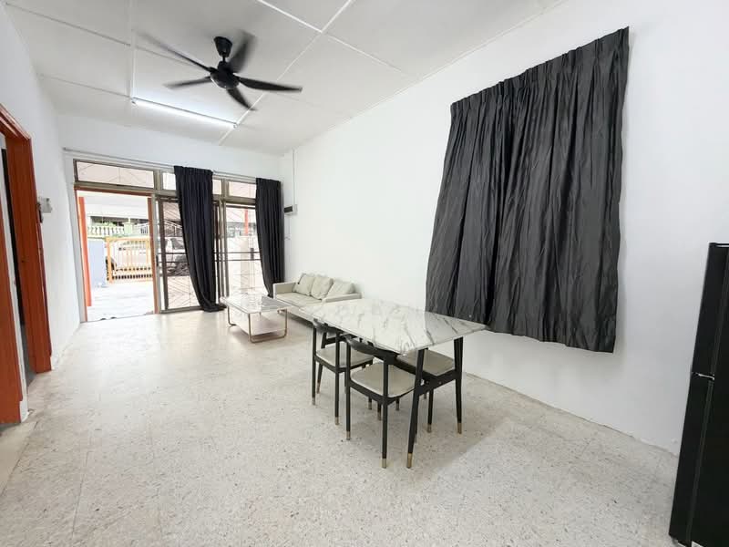 Rumah Teres 1 Tingkat untuk Disewa di Taman Johor Jaya (Johor Bahru) - Jordan . - PropertyGuru.com.my
