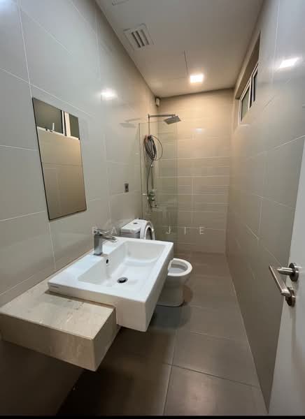 Servis Apartment untuk Dijual di Serviced Residence @ Binjai 8 - Bao Jie - Bathroom - PropertyGuru.com.my