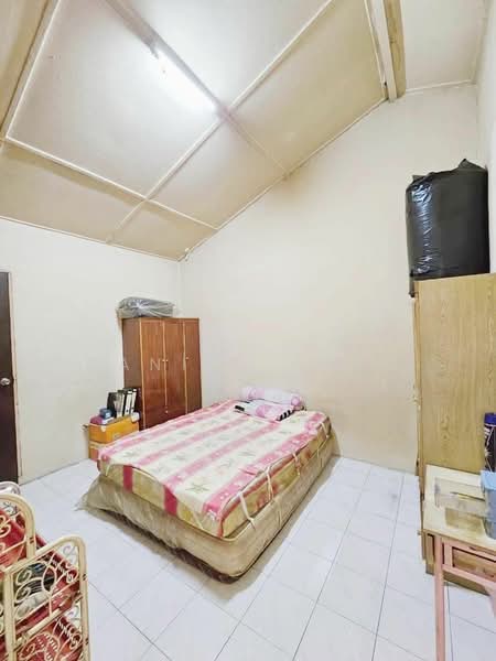2-storey Terraced House for Sale in Taman Desa Cemerlang (Ulu Tiram) - Daniel Yong - Bedroom - PropertyGuru.com.my