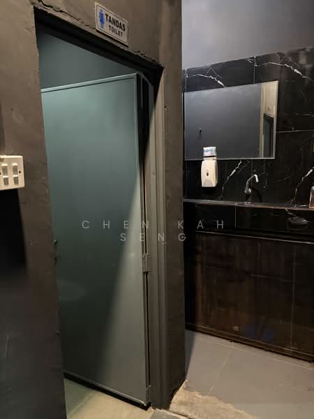 Shop for Rent in Seksyen 19 (Petaling Jaya) - Chen Kah Seng - Bathroom - PropertyGuru.com.my