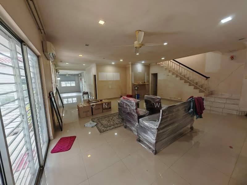 Rumah Berkembar untuk Dijual di Seri Kembangan (Selangor) - Ron Liew - Living Room - PropertyGuru.com.my