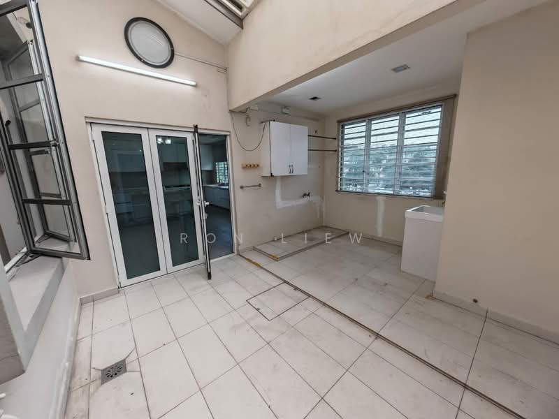 Rumah Berkembar untuk Dijual di Seri Kembangan (Selangor) - Ron Liew - Kitchen - PropertyGuru.com.my