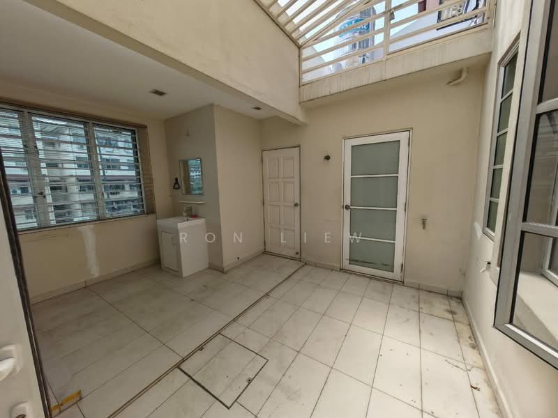 Rumah Berkembar untuk Dijual di Seri Kembangan (Selangor) - Ron Liew - Balcony - PropertyGuru.com.my
