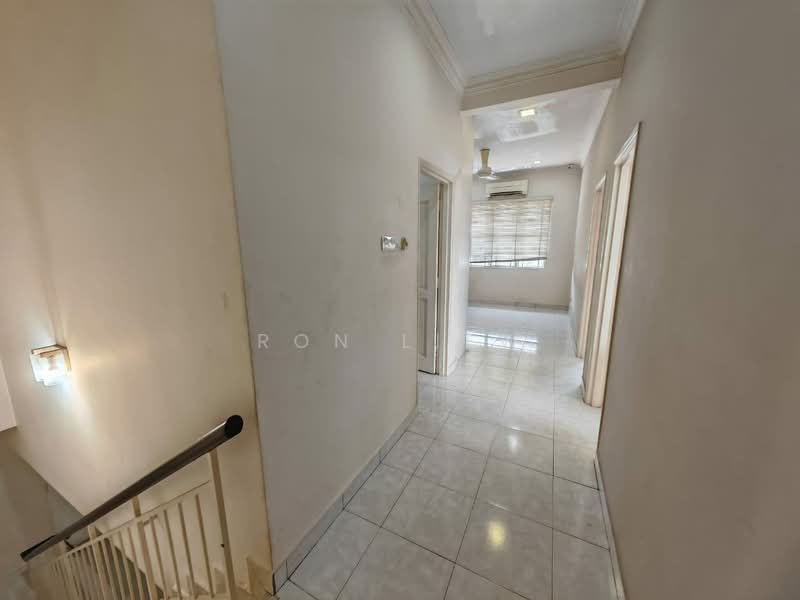 Rumah Berkembar untuk Dijual di Seri Kembangan (Selangor) - Ron Liew - Corridor - PropertyGuru.com.my