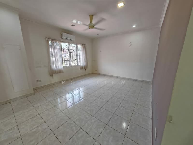 Rumah Berkembar untuk Dijual di Seri Kembangan (Selangor) - Ron Liew - Living Room - PropertyGuru.com.my