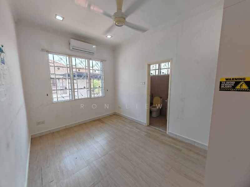 Rumah Berkembar untuk Dijual di Seri Kembangan (Selangor) - Ron Liew - Bathroom - PropertyGuru.com.my