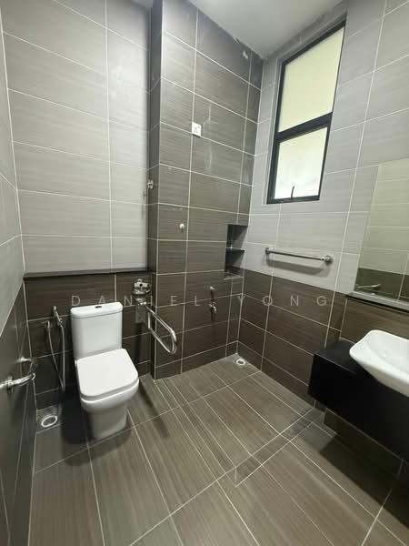 Rumah Berkembar untuk Dijual di Taman Gaya (Ulu Tiram) - Daniel Yong - Bathroom - PropertyGuru.com.my