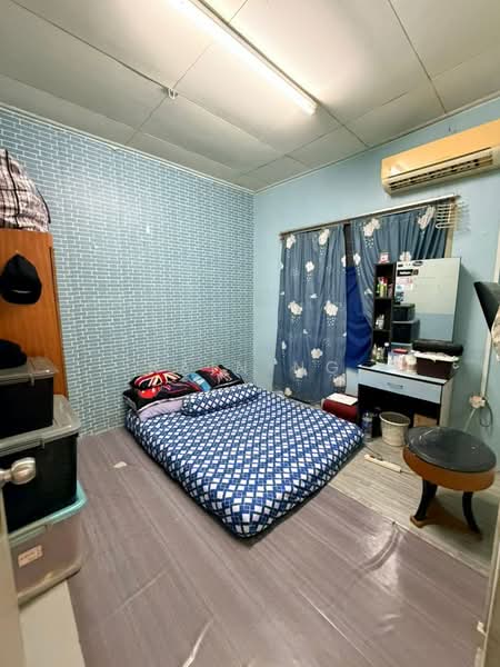 Rumah Flat untuk Dijual di Rumah Pangsa Permas Jaya - Rain Ng - Bedroom - PropertyGuru.com.my