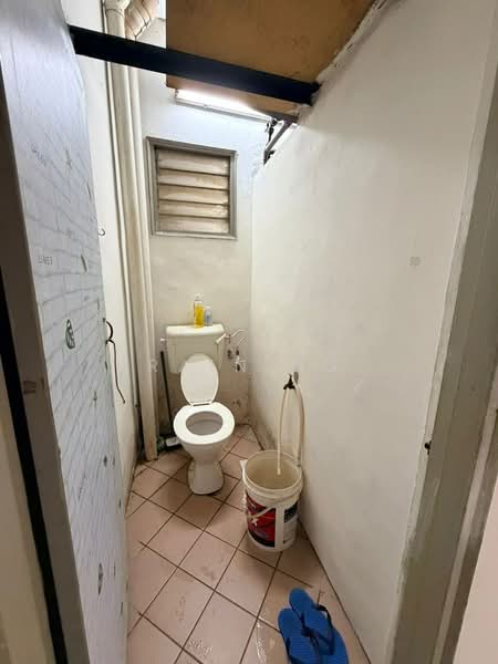 Rumah Flat untuk Dijual di Rumah Pangsa Permas Jaya - Rain Ng - Bathroom - PropertyGuru.com.my
