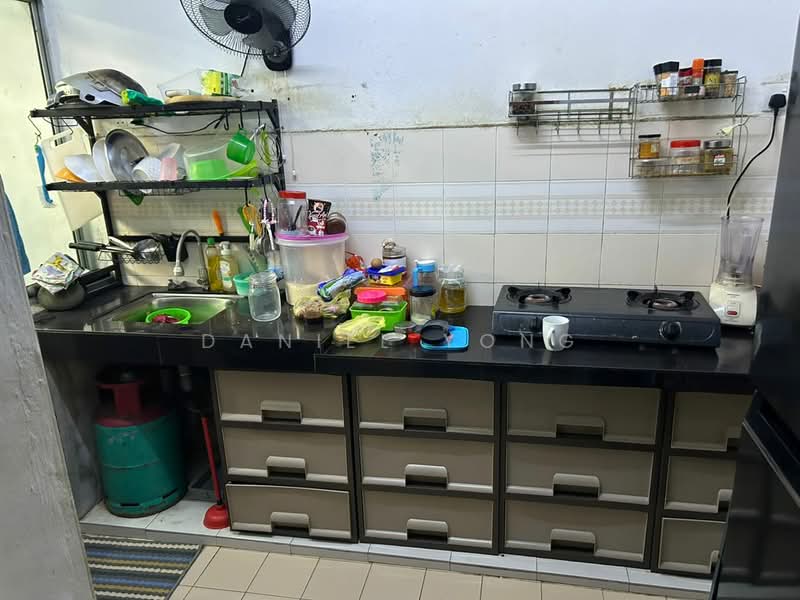 Rumah Teres 1 Tingkat untuk Dijual di Taman Pasir Putih (Pasir Gudang) - Daniel Yong - Kitchen - PropertyGuru.com.my