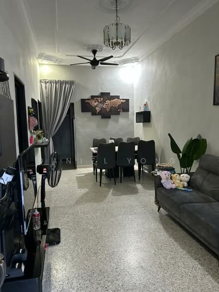Rumah Teres 1 Tingkat untuk Dijual di Taman Pasir Putih (Pasir Gudang) - Daniel Yong - Living Room - PropertyGuru.com.my