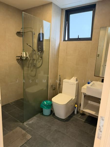 Servis Apartment untuk Dijual di East Parc @ Manjalara - Jasemin Chia - Bathroom - PropertyGuru.com.my