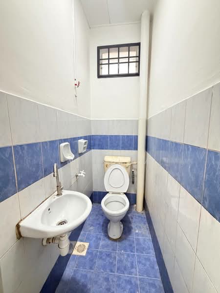 Rumah Teres 2 Tingkat untuk Dijual di Taman Bestari Indah (Ulu Tiram) - Win Lim - Bathroom - PropertyGuru.com.my