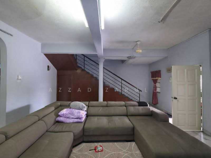 Rumah Teres 2 Tingkat untuk Dijual di Bandar Kinrara Seksyen 1 (Bandar Kinrara) - Azzad Zarull - Living Room - PropertyGuru.com.my