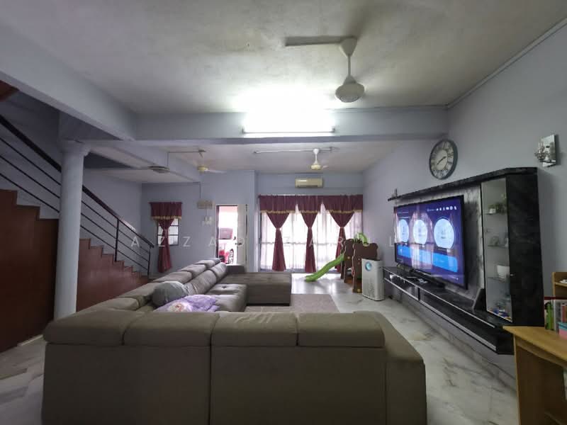 Rumah Teres 2 Tingkat untuk Dijual di Bandar Kinrara Seksyen 1 (Bandar Kinrara) - Azzad Zarull - Living Room - PropertyGuru.com.my