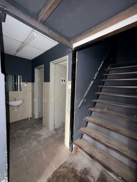 Shop / Office untuk Disewa di Petaling Jaya (Selangor) - Norlela . - Bathroom - PropertyGuru.com.my