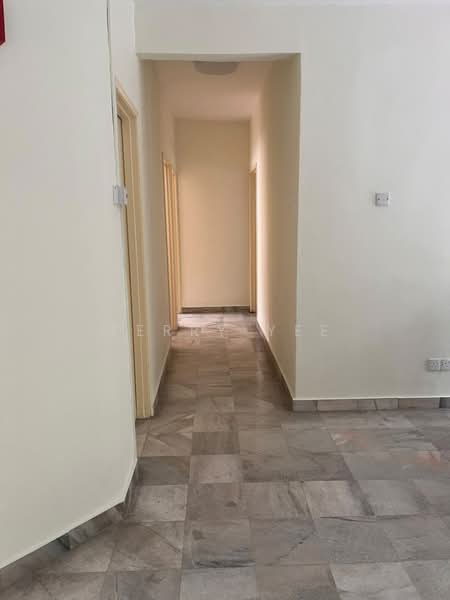 Kondominium untuk Dijual di Tiara Damansara - Terry Yee - Corridor - PropertyGuru.com.my