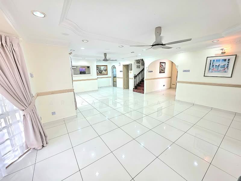 Rumah Berkembar untuk Dijual di Seksyen 9 (Shah Alam) - Sariza Hartanah - Living Room - PropertyGuru.com.my
