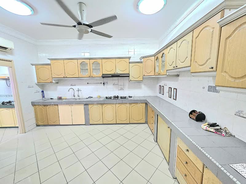 Rumah Berkembar untuk Dijual di Seksyen 9 (Shah Alam) - Sariza Hartanah - Kitchen - PropertyGuru.com.my