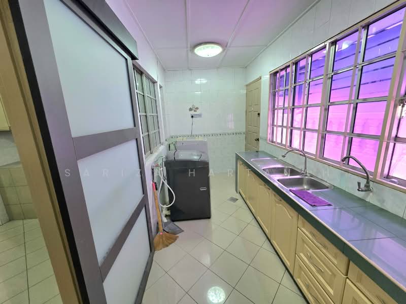 Rumah Berkembar untuk Dijual di Seksyen 9 (Shah Alam) - Sariza Hartanah - Kitchen - PropertyGuru.com.my