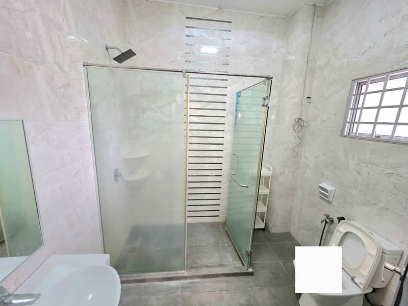 Rumah Berkembar untuk Dijual di Seksyen 9 (Shah Alam) - Sariza Hartanah - Bathroom - PropertyGuru.com.my