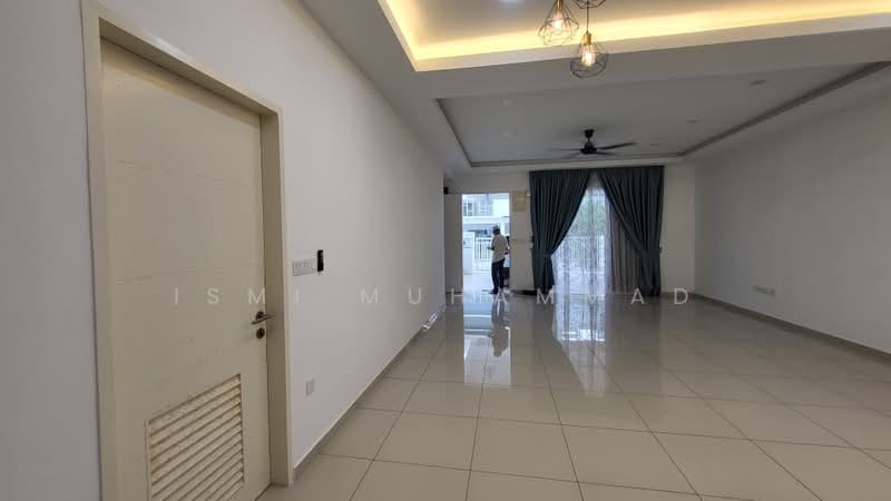 2-storey Terraced House for Rent in Bandar Sri Sendayan (Negeri Sembilan) - Ismi Muhammad - Living Room - PropertyGuru.com.my