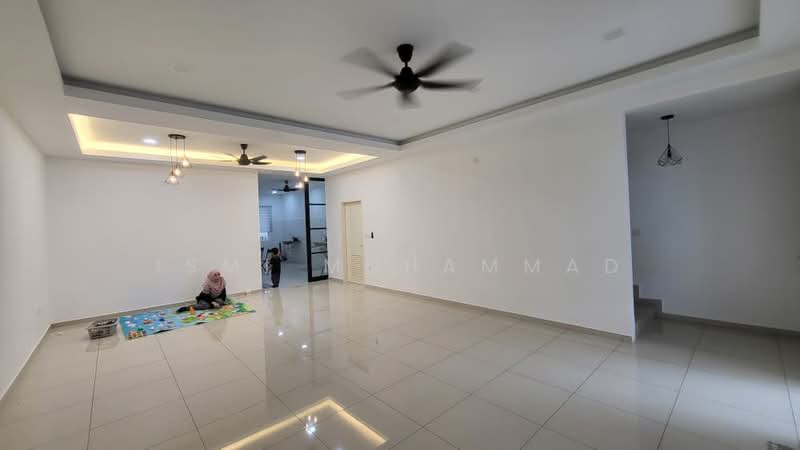 2-storey Terraced House for Rent in Bandar Sri Sendayan (Negeri Sembilan) - Ismi Muhammad - Living Room - PropertyGuru.com.my