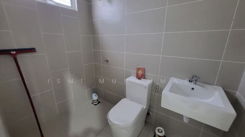 2-storey Terraced House for Rent in Bandar Sri Sendayan (Negeri Sembilan) - Ismi Muhammad - Bathroom - PropertyGuru.com.my