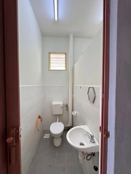 Rumah Flat untuk Dijual di Prestige III - Correen Lee - Bathroom - PropertyGuru.com.my