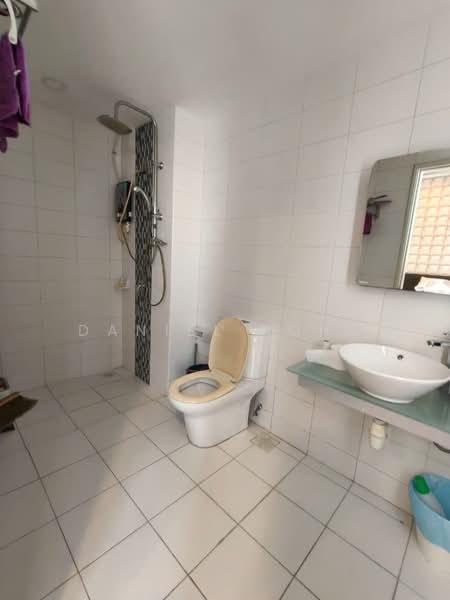 Servis Apartment untuk Dijual di Greenfield Regency - Daniel Yong - Bathroom - PropertyGuru.com.my