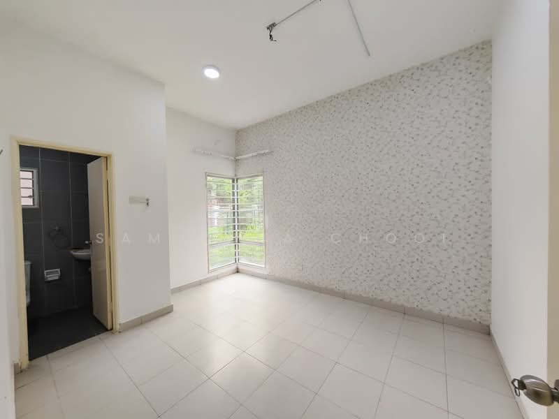 Rumah Teres untuk Dijual di Taman Dato Demang (Seri Kembangan) - Samantha Chooi - Bathroom - PropertyGuru.com.my