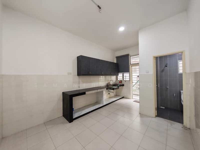 Rumah Teres untuk Dijual di Taman Dato Demang (Seri Kembangan) - Samantha Chooi - Kitchen - PropertyGuru.com.my