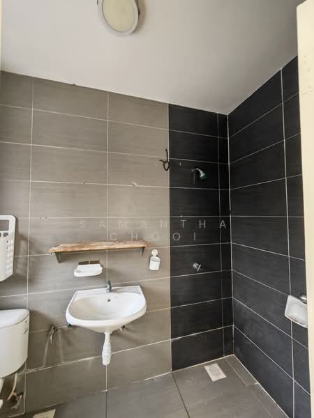 Rumah Teres untuk Dijual di Taman Dato Demang (Seri Kembangan) - Samantha Chooi - Bathroom - PropertyGuru.com.my