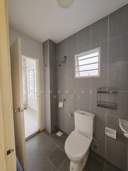 Rumah Teres untuk Dijual di Taman Dato Demang (Seri Kembangan) - Samantha Chooi - Bathroom - PropertyGuru.com.my