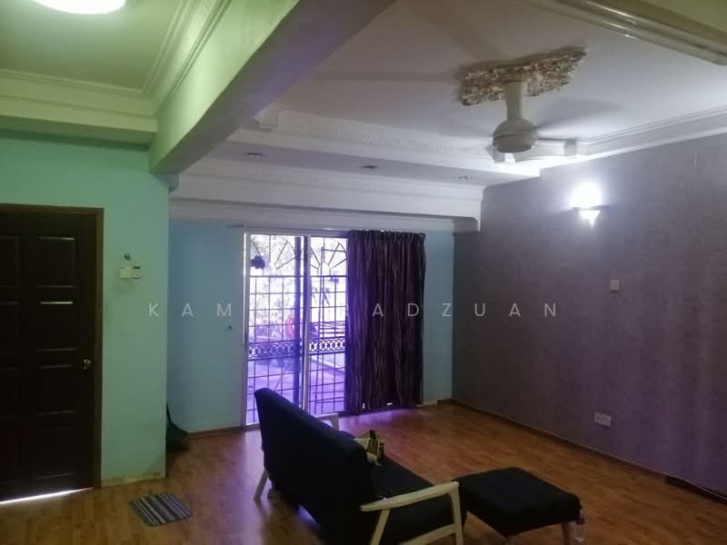 Rumah Teres 2 Tingkat untuk Disewa di Bandar Baru Bangi (Selangor) - Kamil Radzuan - Living Room - PropertyGuru.com.my