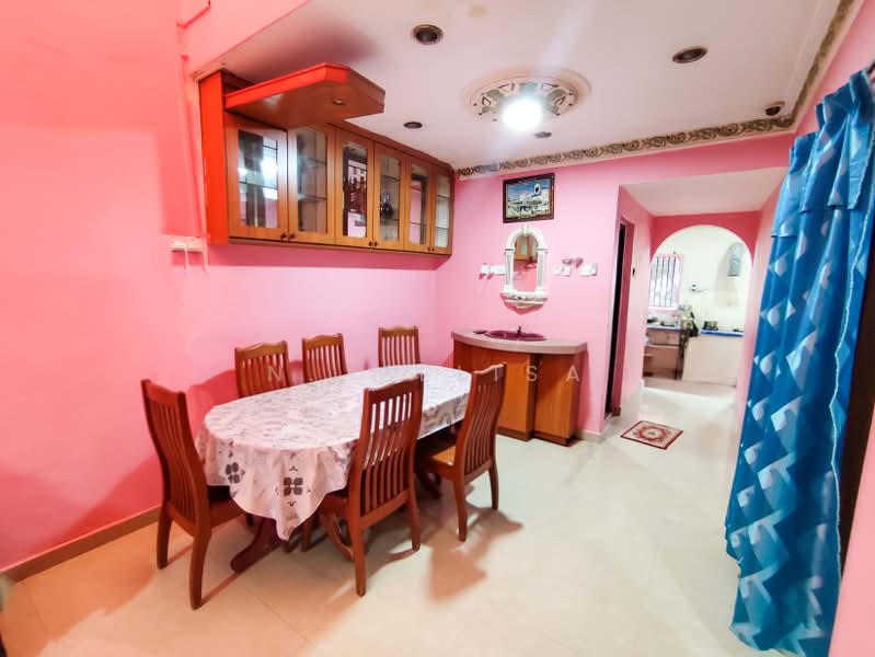 Rumah Teres 1 Tingkat untuk Dijual di Taman Sri Serdang (Seri Kembangan) - N. Melisa - Dining Room - PropertyGuru.com.my