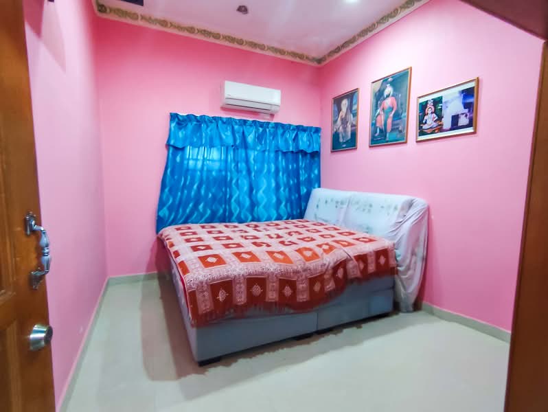 Rumah Teres 1 Tingkat untuk Dijual di Taman Sri Serdang (Seri Kembangan) - N. Melisa - Bedroom - PropertyGuru.com.my