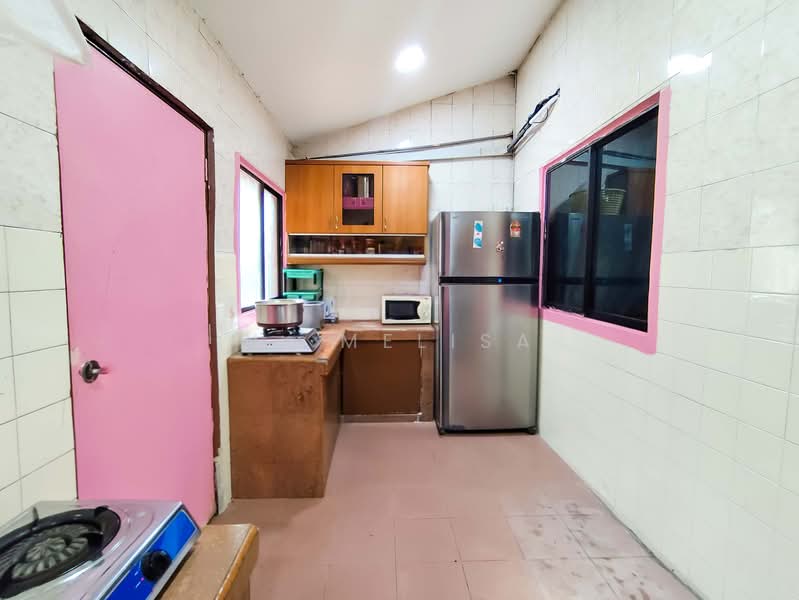 Rumah Teres 1 Tingkat untuk Dijual di Taman Sri Serdang (Seri Kembangan) - N. Melisa - Kitchen - PropertyGuru.com.my