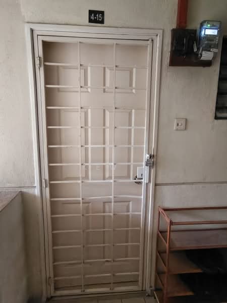 Pangsapuri untuk Dijual di Indah 1 Apartment - Kew . - Entrance - PropertyGuru.com.my