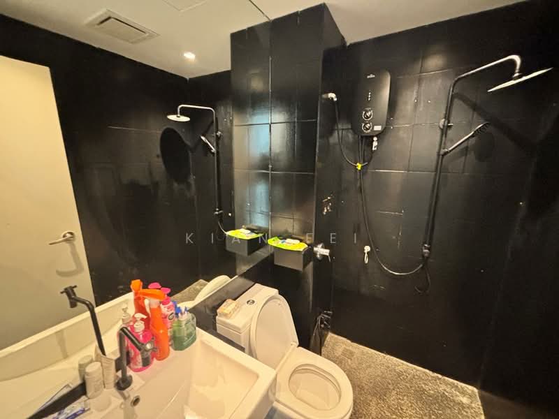 Servis Apartment untuk Disewa di Centrestage Designer Suite - Kian Fei - Bathroom - PropertyGuru.com.my