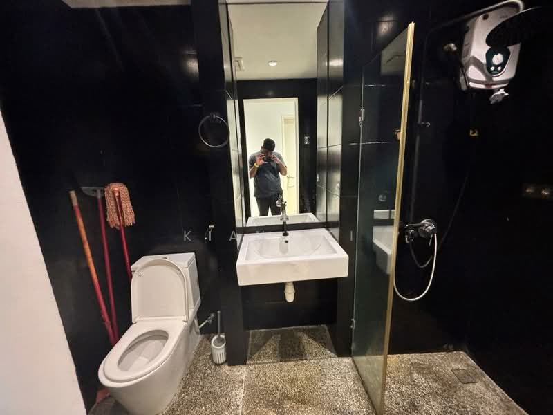 Servis Apartment untuk Disewa di Centrestage Designer Suite - Kian Fei - Bathroom - PropertyGuru.com.my
