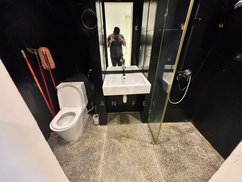Servis Apartment untuk Disewa di Centrestage Designer Suite - Kian Fei - Bathroom - PropertyGuru.com.my